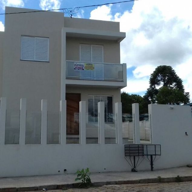 {{layout.imobiliaria.imb_razaosocial}}