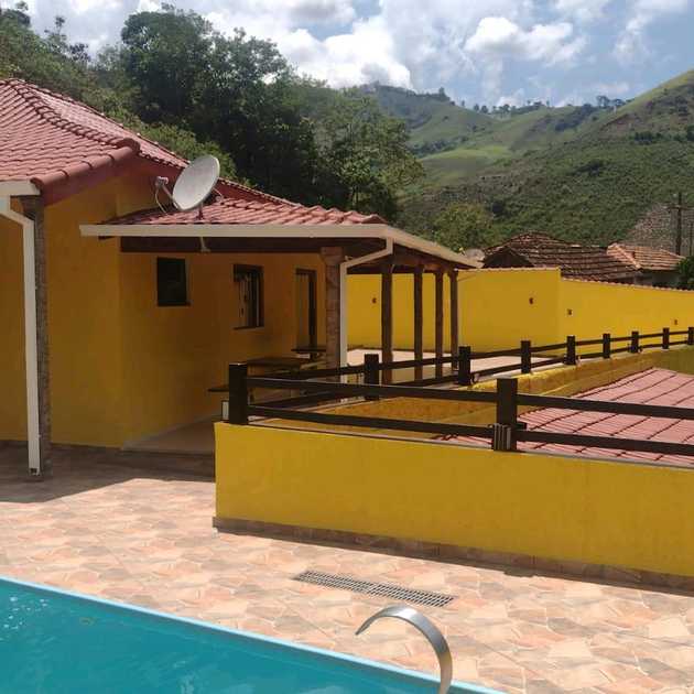 Foto do anúncio: Chácaras/Sítios/Fazendas/Chalés Casa de 03 Dormitórios, água limpa - Venda: