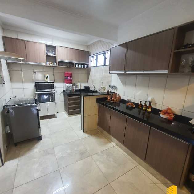 Foto do anúncio: Casas / Sobrados Casa de 05 Dormitórios, Vila Poddis - Venda: