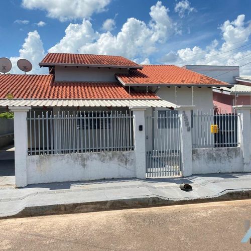 CASA COM SUÍTE, 3 DORMITÓRIOS