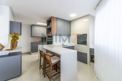 Apartamento, 4 Dormitórios