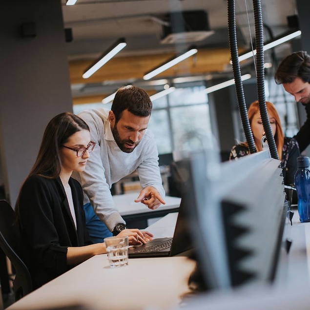 {{layout.imobiliaria.imb_razaosocial}}