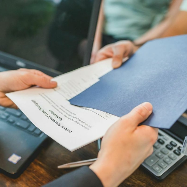 {{layout.imobiliaria.imb_razaosocial}}