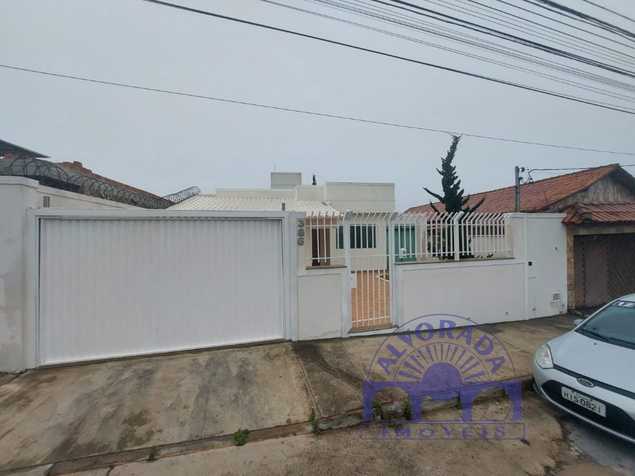 {{layout.imobiliaria.imb_razaosocial}}