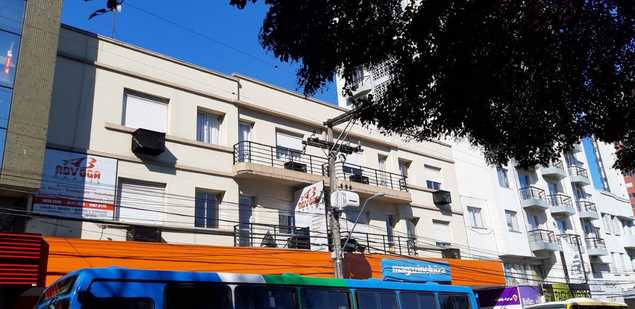 {{layout.imobiliaria.imb_razaosocial}}