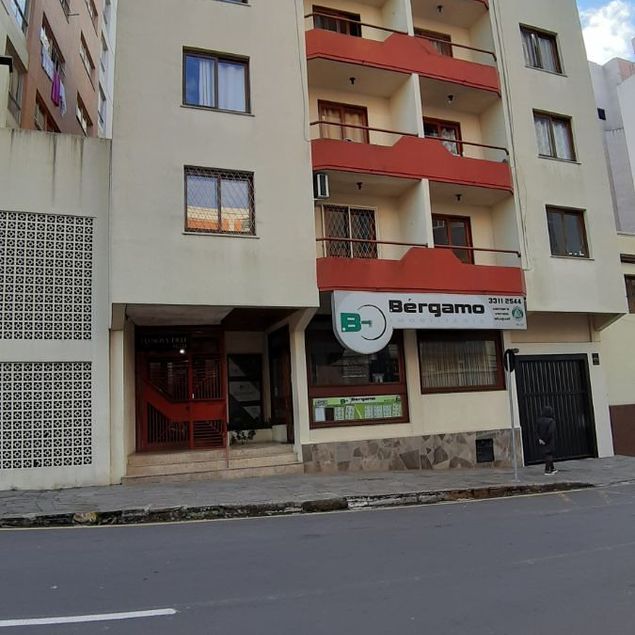 {{layout.imobiliaria.imb_razaosocial}}