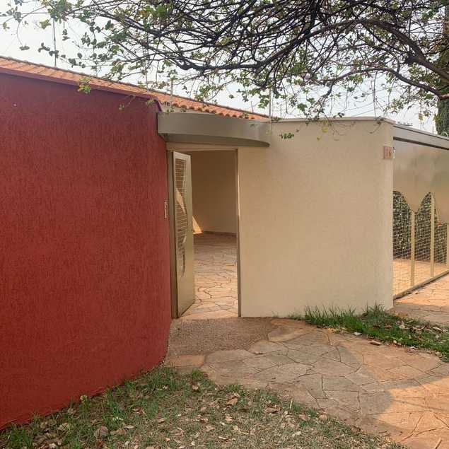 {{layout.imobiliaria.imb_razaosocial}}