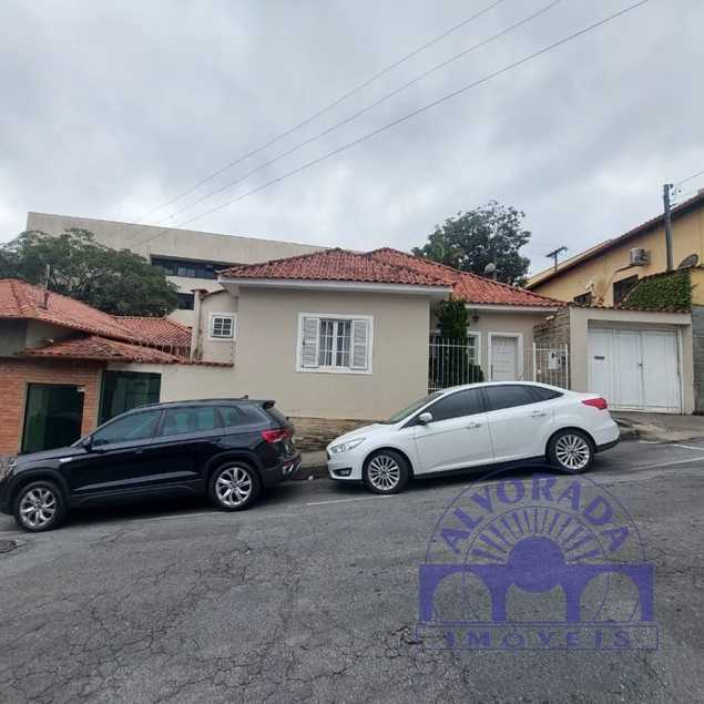 {{layout.imobiliaria.imb_razaosocial}}