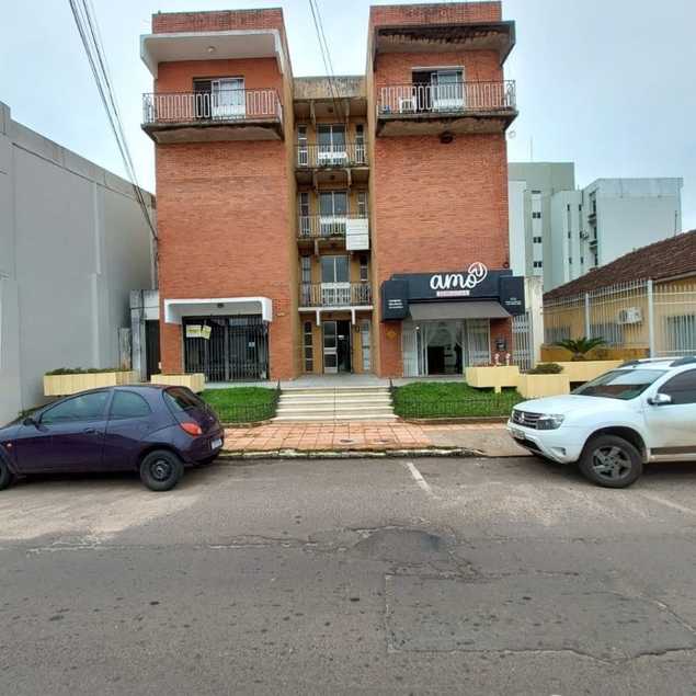 {{layout.imobiliaria.imb_razaosocial}}