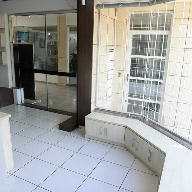 {{layout.imobiliaria.imb_razaosocial}}