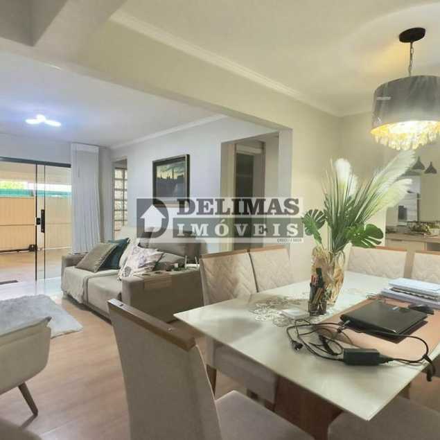 {{layout.imobiliaria.imb_razaosocial}}