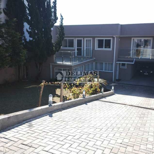 {{layout.imobiliaria.imb_razaosocial}}