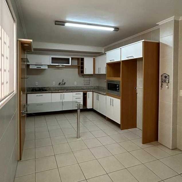 {{layout.imobiliaria.imb_razaosocial}}