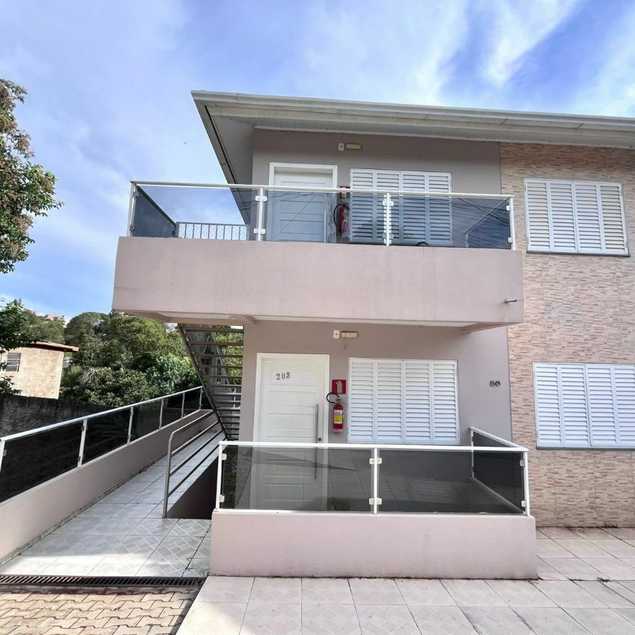 {{layout.imobiliaria.imb_razaosocial}}