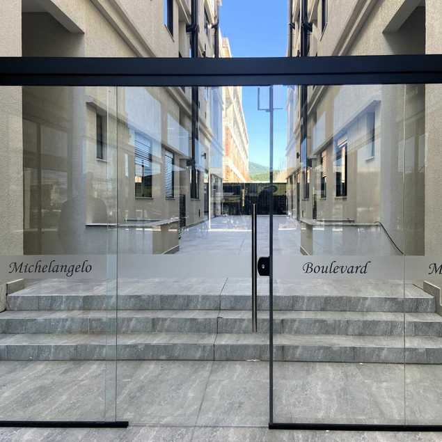 {{layout.imobiliaria.imb_razaosocial}}