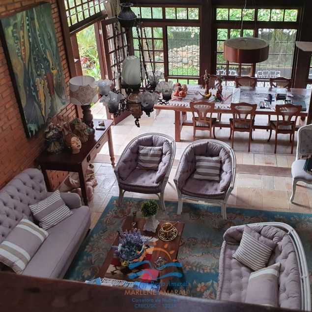 {{layout.imobiliaria.imb_razaosocial}}