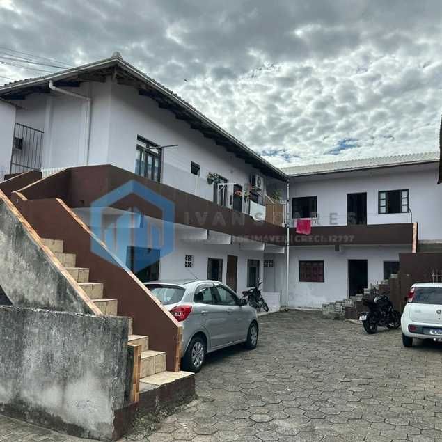 {{layout.imobiliaria.imb_razaosocial}}