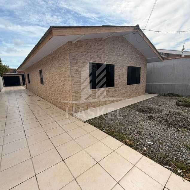 {{layout.imobiliaria.imb_razaosocial}}