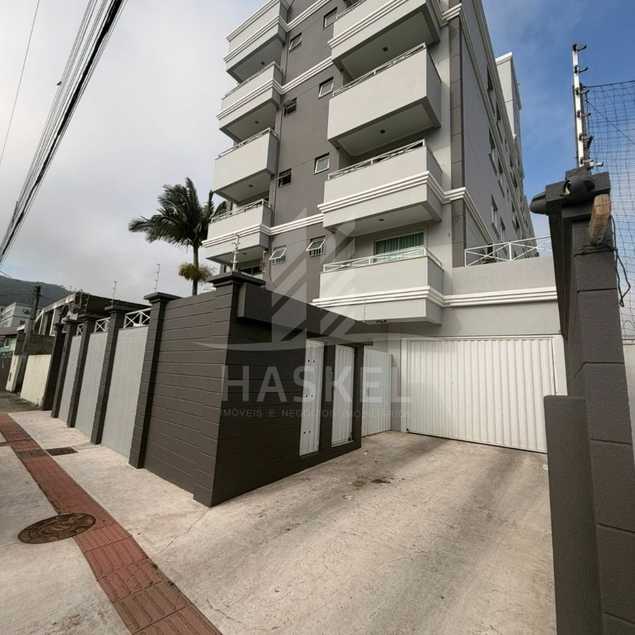 {{layout.imobiliaria.imb_razaosocial}}