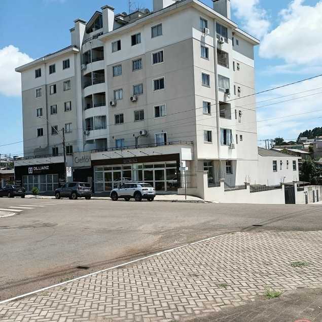 {{layout.imobiliaria.imb_razaosocial}}