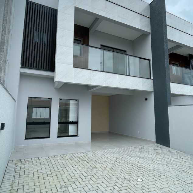 {{layout.imobiliaria.imb_razaosocial}}