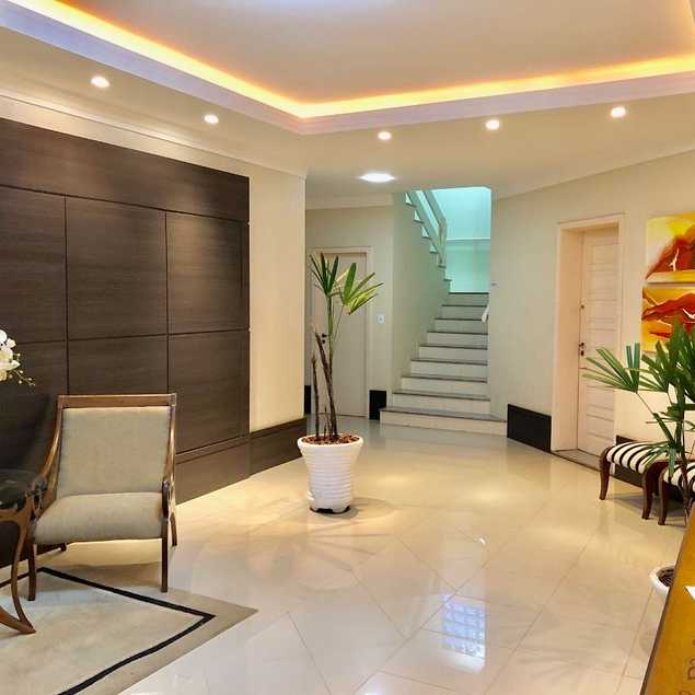 {{layout.imobiliaria.imb_razaosocial}}