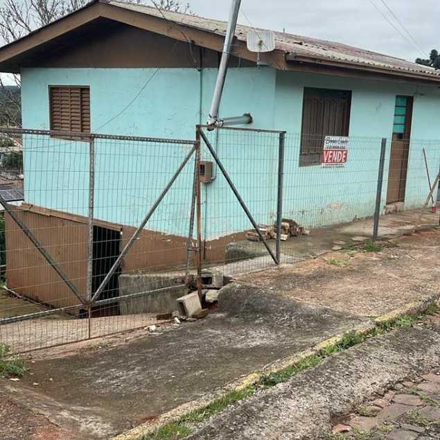 {{layout.imobiliaria.imb_razaosocial}}