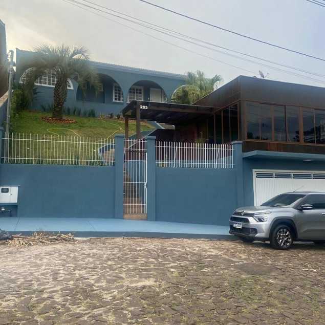 {{layout.imobiliaria.imb_razaosocial}}