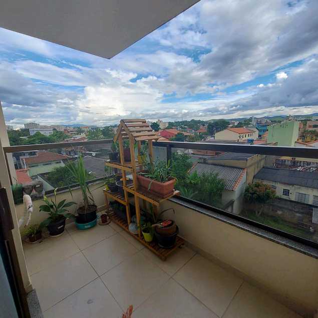 {{layout.imobiliaria.imb_razaosocial}}