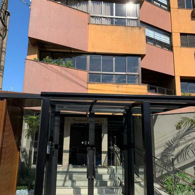 {{layout.imobiliaria.imb_razaosocial}}