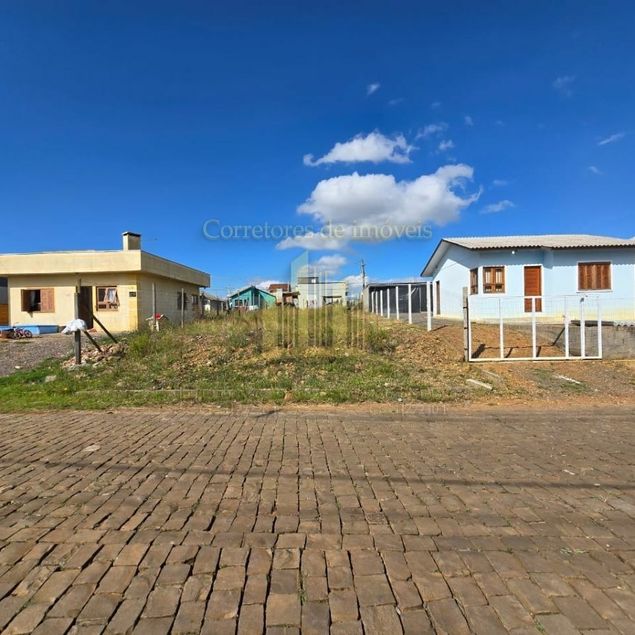 {{layout.imobiliaria.imb_razaosocial}}