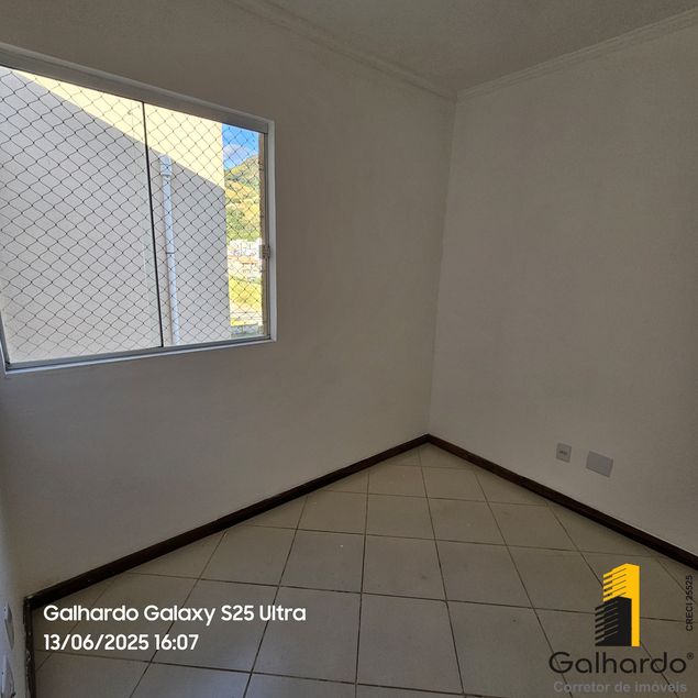{{layout.imobiliaria.imb_razaosocial}}