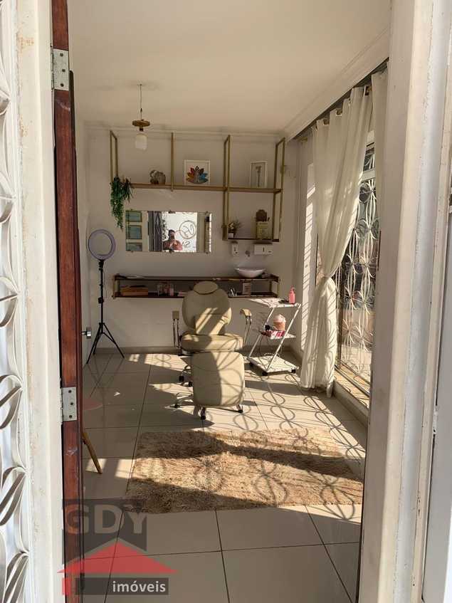 {{layout.imobiliaria.imb_razaosocial}}