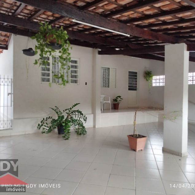 {{layout.imobiliaria.imb_razaosocial}}