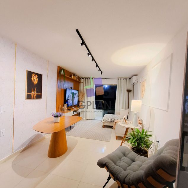 {{layout.imobiliaria.imb_razaosocial}}