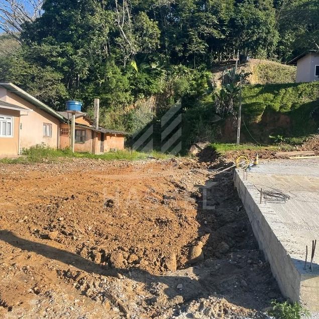 {{layout.imobiliaria.imb_razaosocial}}