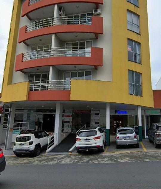 {{layout.imobiliaria.imb_razaosocial}}