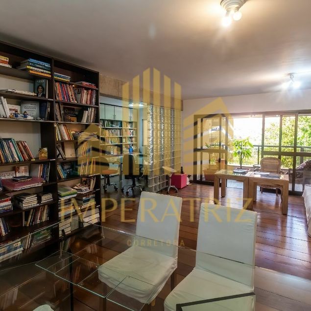 {{layout.imobiliaria.imb_razaosocial}}