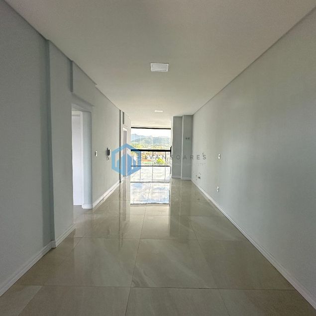 {{layout.imobiliaria.imb_razaosocial}}