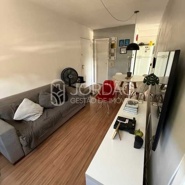 {{layout.imobiliaria.imb_razaosocial}}