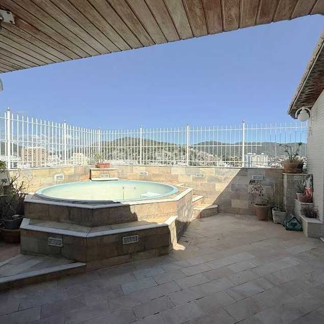 {{layout.imobiliaria.imb_razaosocial}}