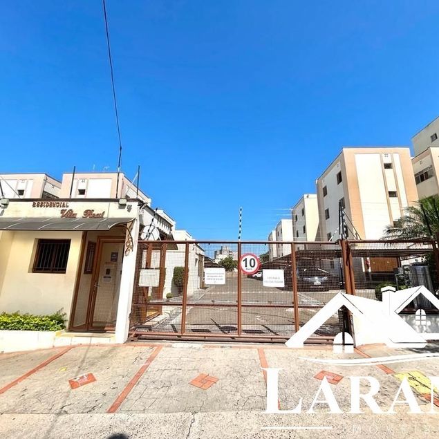 {{layout.imobiliaria.imb_razaosocial}}