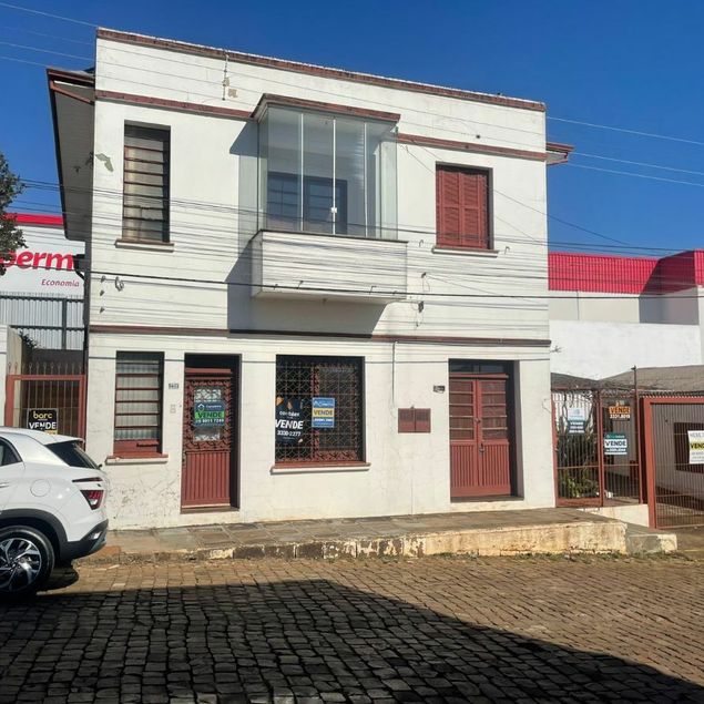 {{layout.imobiliaria.imb_razaosocial}}