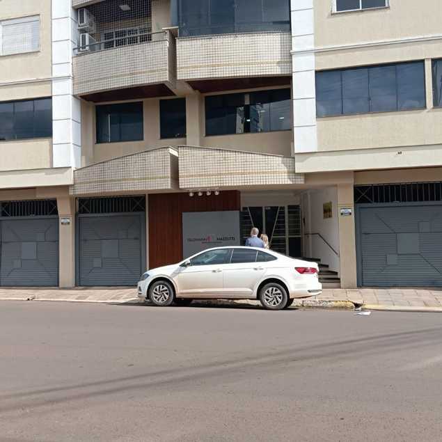 {{layout.imobiliaria.imb_razaosocial}}