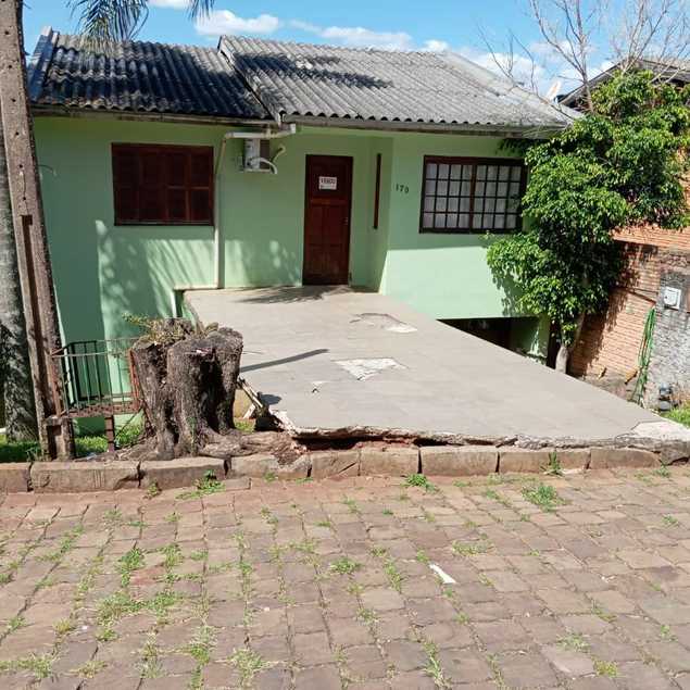 {{layout.imobiliaria.imb_razaosocial}}