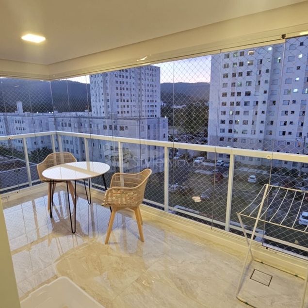 {{layout.imobiliaria.imb_razaosocial}}