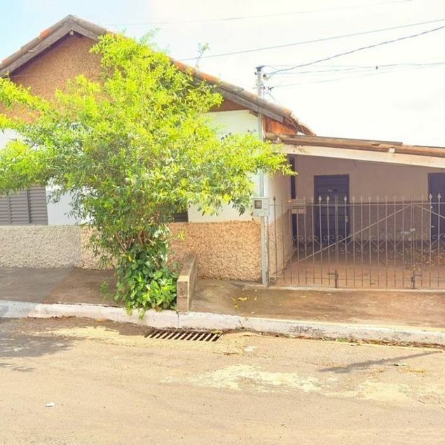 {{layout.imobiliaria.imb_razaosocial}}