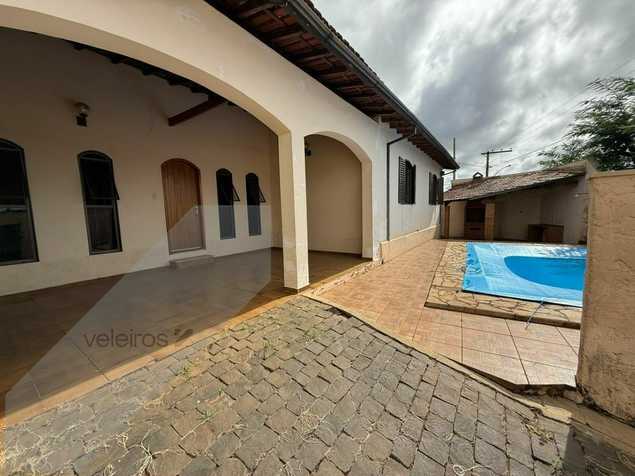 {{layout.imobiliaria.imb_razaosocial}}