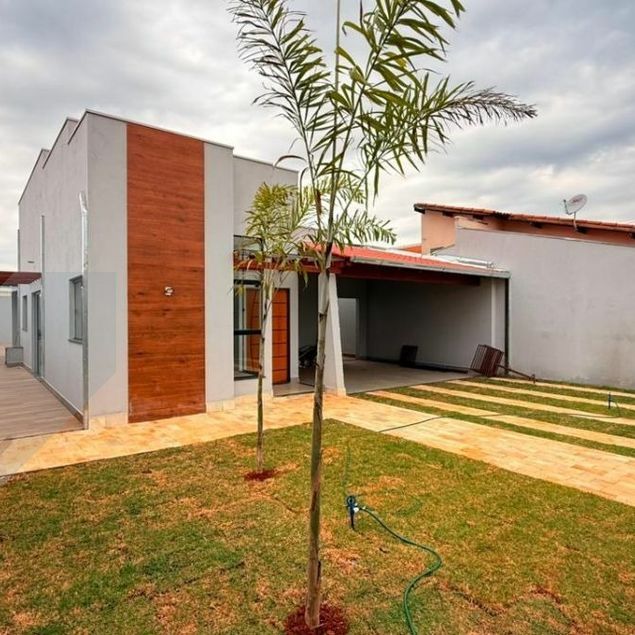 {{layout.imobiliaria.imb_razaosocial}}