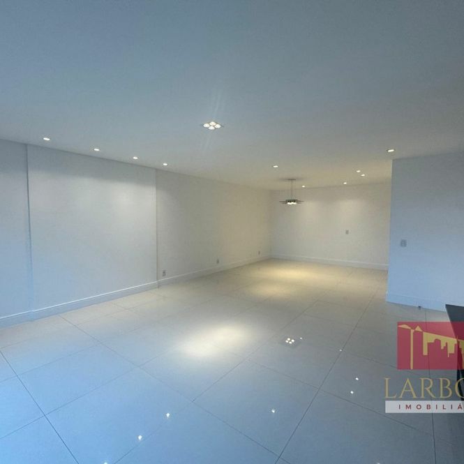 APARTAMENTO EM CONDOMÍNIO 4 QUARTOS